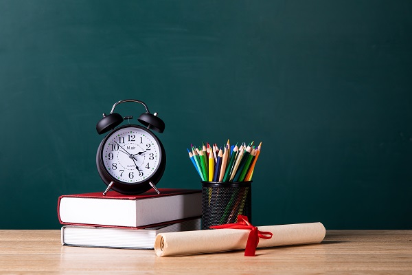 昆明高中一对一补习价格的影响因素是什么？高中生应该如何安排自己的学习时间？