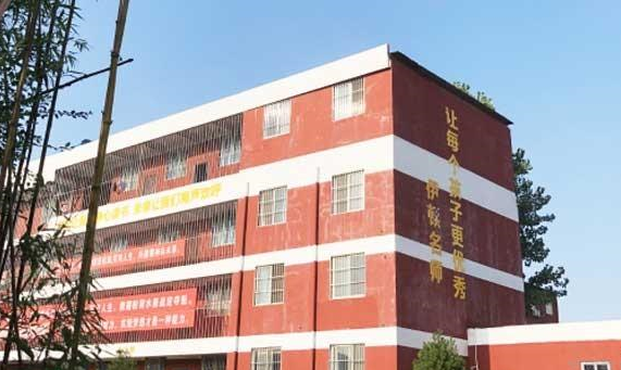 西安秦学伊顿补习学校摸考进行中，秦学伊顿中学第三次模考现场